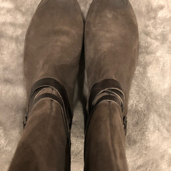 NWOB UGG Suede Leather Ankle Strap Buckle Boots - Picture 5 of 5